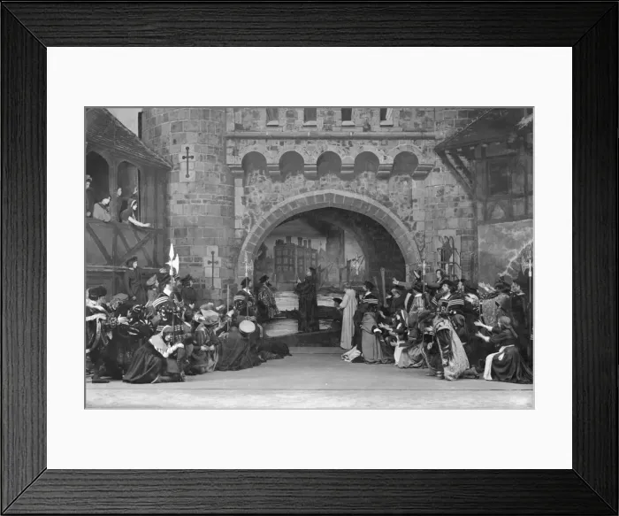 Framed Print : Scene from Shakespeares Henry VIII Framed Print : Scene from Shakespeares Henry VIII