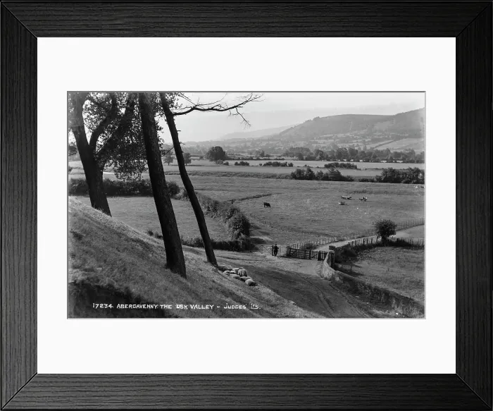 Framed Print : Abergavenny in the Usk Valley Framed Print : Abergavenny in the Usk Valley