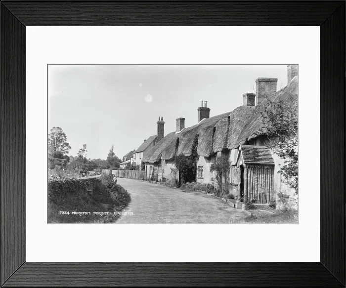 Framed Print : Thatched Cottages in Moreton Framed Print : Thatched Cottages in Moreton