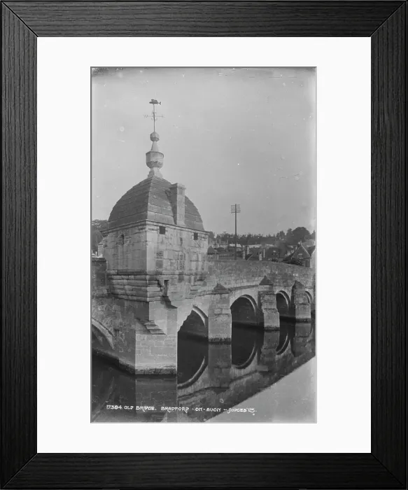Framed Print : Old Bridge in Bradford on Avon Framed Print : Old Bridge in Bradford on Avon