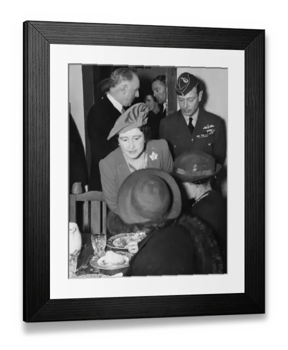 Framed Print : King and Queen at a Communal Centre during the war Framed Print : King and Queen at a Communal Centre during the war
