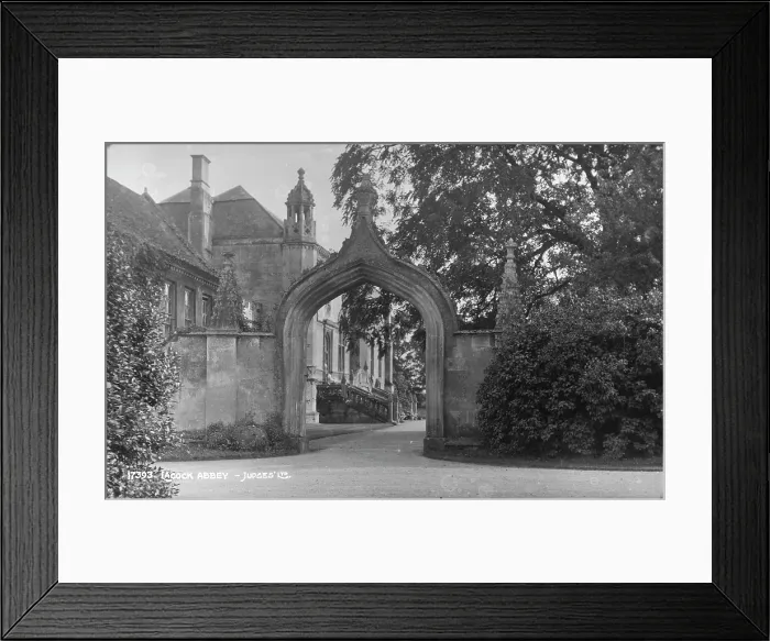 Framed Print : Entrance to Lacock Abbey Framed Print : Entrance to Lacock Abbey