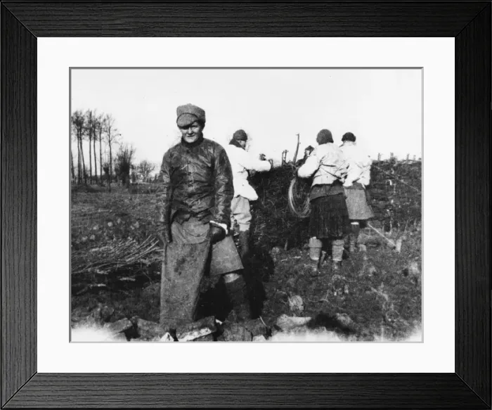 Framed Print : Informal armistice 1914 Framed Print : Informal armistice 1914