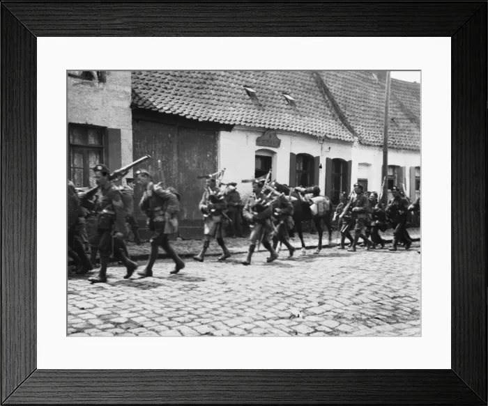 Framed Print : Scottish troops 1915 Framed Print : Scottish troops 1915