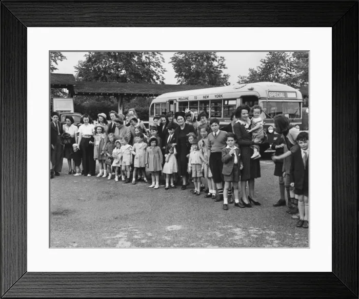 Framed Print : World War II evacuees Framed Print : World War II evacuees