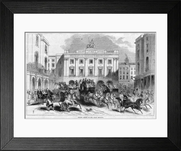 Framed Print : Piccadilly Circus, London, on Derby Day Framed Print : Piccadilly Circus, London, on Derby Day