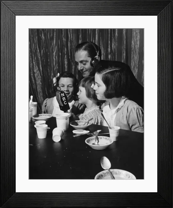 Framed Print : World War II evacuees Framed Print : World War II evacuees