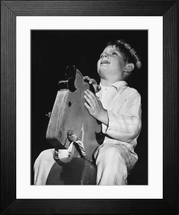 Framed Print : World War II evacuees