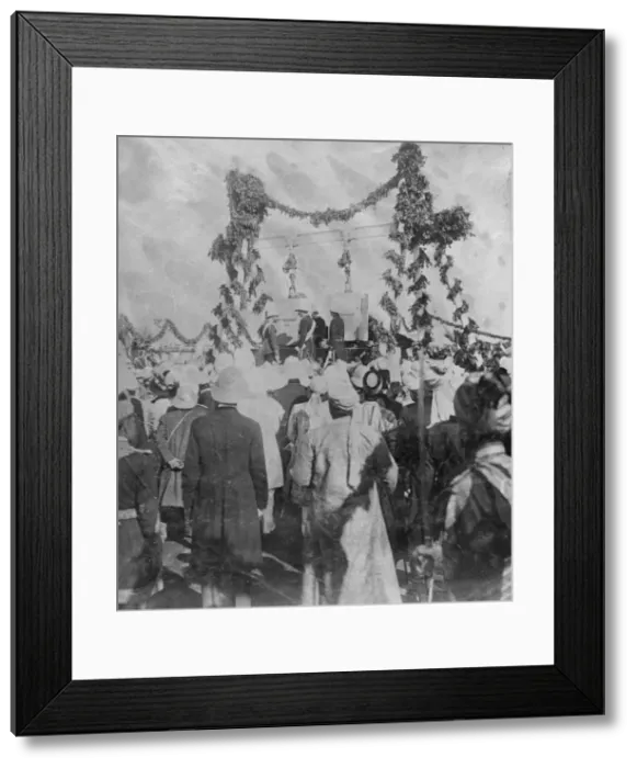 Framed Print : George V laying foundation stone, Delhi, India Framed Print : George V laying foundation stone, Delhi, India