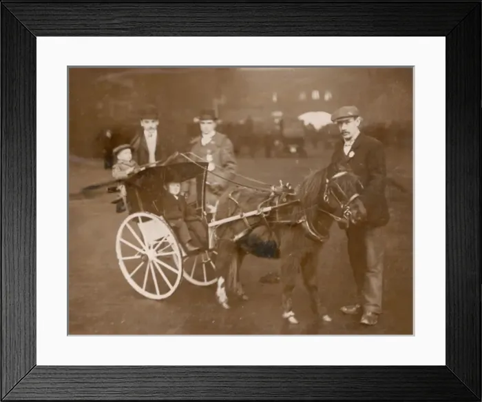 Framed Print : Tiny Town cabby and passenger at Victoria Station Framed Print : Tiny Town cabby and passenger at Victoria Station