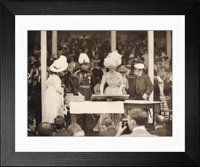 Framed Print : George V and Mary laying foundation stone, Aberystwyth Framed Print : George V and Mary laying foundation stone, Aberystwyth