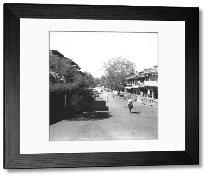 Framed Print : Street scene in Mandu, Madhya Pradesh, Central India Framed Print : Street scene in Mandu, Madhya Pradesh, Central India