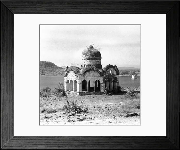 Framed Print : Unidentified ruined building, India Framed Print : Unidentified ruined building, India
