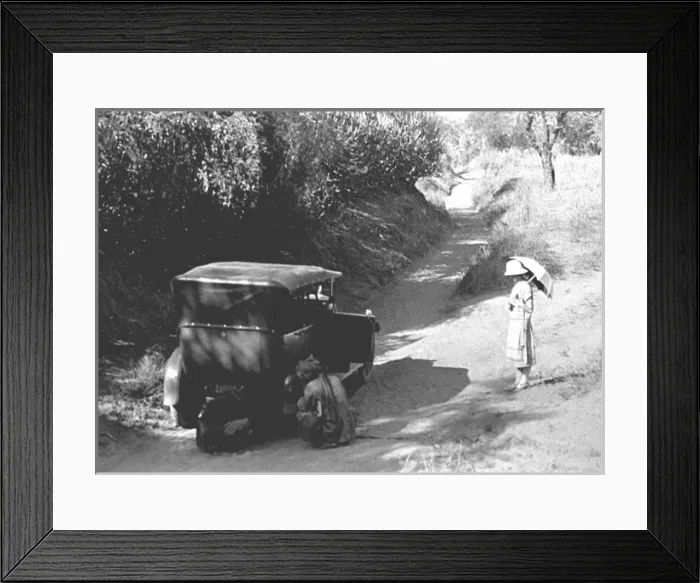 Framed Print : Broken-down car - Baroda, India Framed Print : Broken-down car - Baroda, India