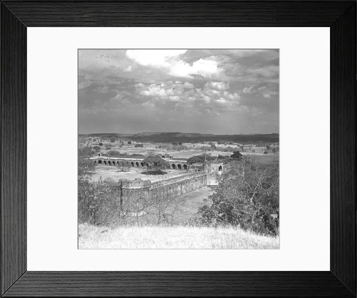 Framed Print : Unidentified building in Madhya Pradesh, Central India Framed Print : Unidentified building in Madhya Pradesh, Central India