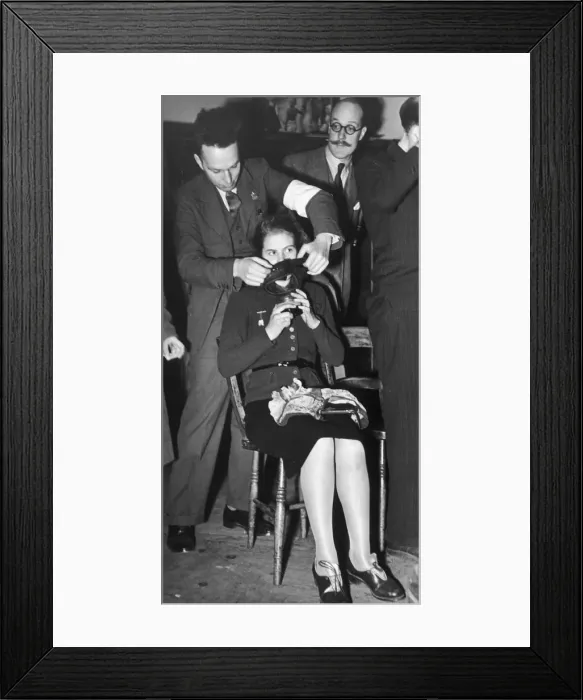Framed Print : Belgian refugees in London Framed Print : Belgian refugees in London