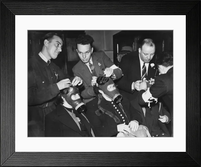 Framed Print : Belgian refugees in London Framed Print : Belgian refugees in London