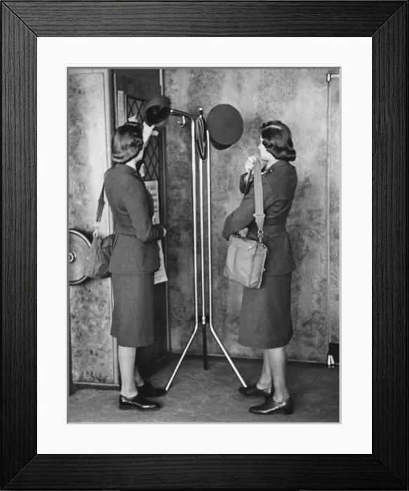 Framed Print : Stores Services Club Framed Print : Stores Services Club