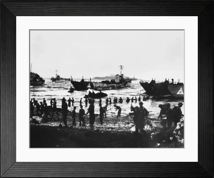 Framed Print : WW2 - British troops landing on Sicily Framed Print : WW2 - British troops landing on Sicily