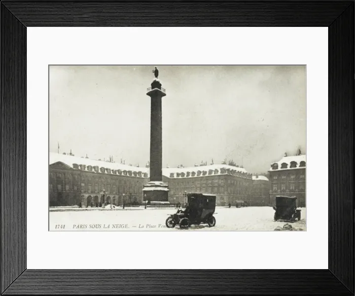 Framed Print : Place Vendome, Paris - under snow Framed Print : Place Vendome, Paris - under snow