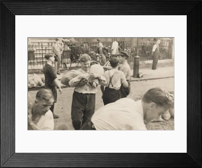 Framed Print : Filling Sandbags - WW2 Home Front (1 / 4) Framed Print : Filling Sandbags - WW2 Home Front (1 / 4)
