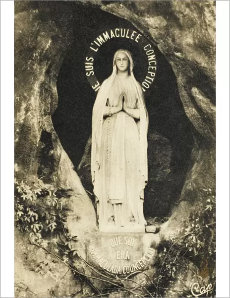 Lourdes - The statue in the Grotto