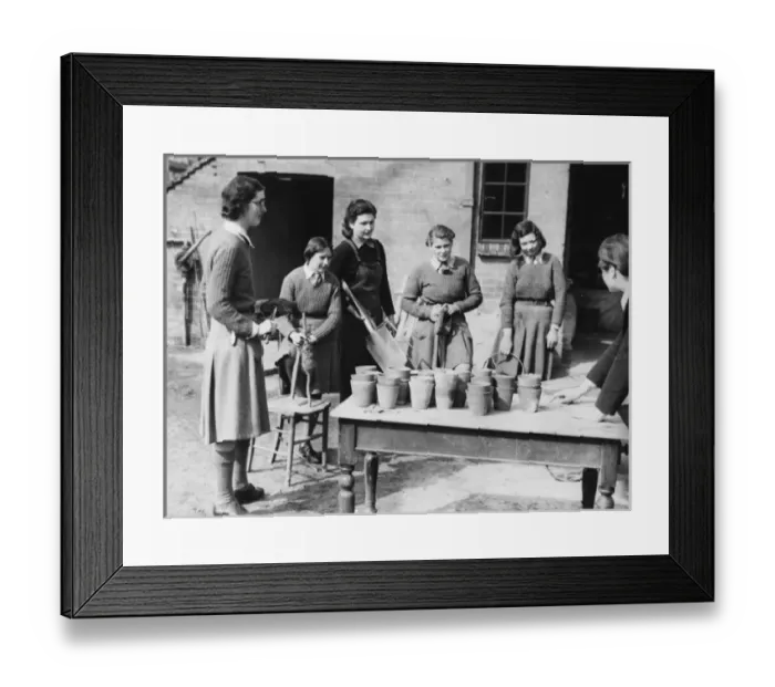 Framed Print : Land Girls WWII Framed Print : Land Girls WWII