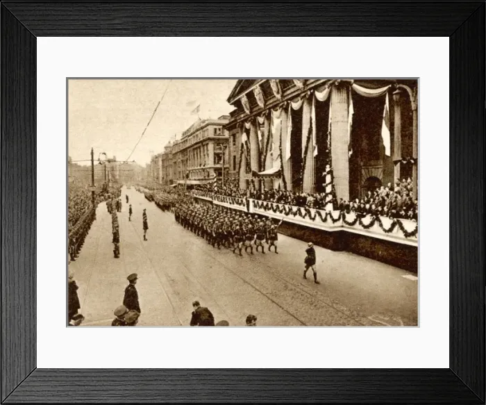 Framed Print : The Republic of Ireland proclaimed: saluting the GPO Framed Print : The Republic of Ireland proclaimed: saluting the GPO