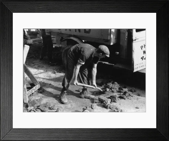 Framed Print : Shovelling rubble onto a lorry Framed Print : Shovelling rubble onto a lorry
