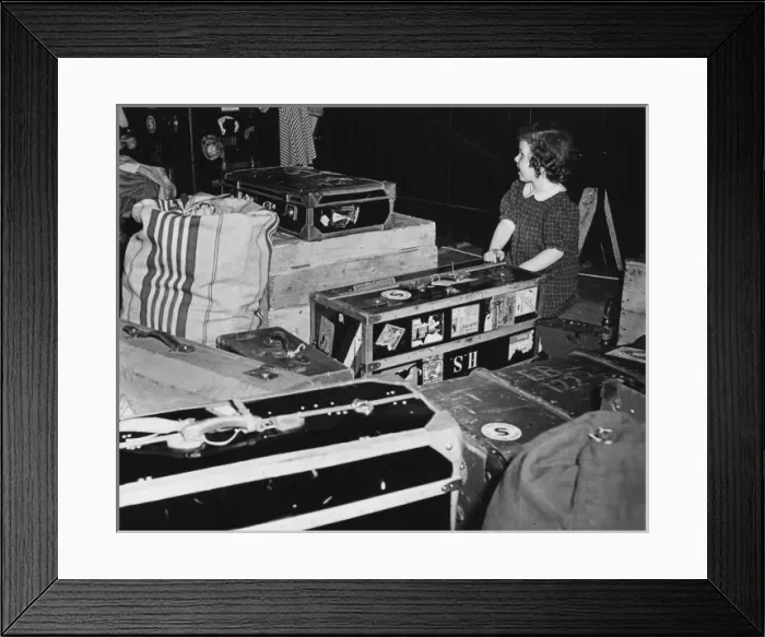 Framed Print : Child refugee WWII Framed Print : Child refugee WWII