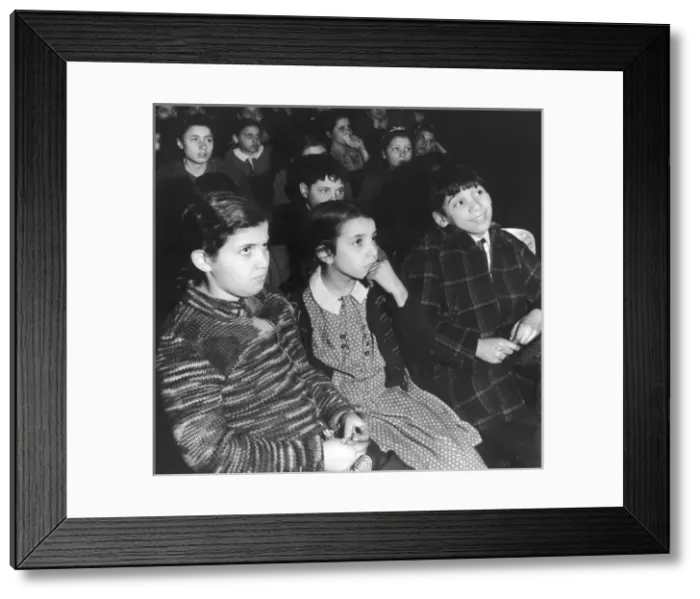 Framed Print : American children in England WWII Framed Print : American children in England WWII