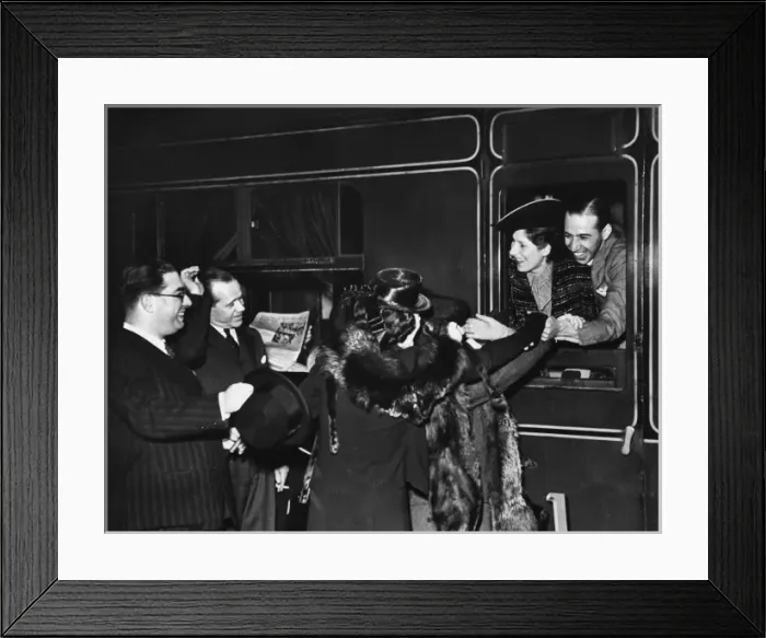 Framed Print : Refugees travelling WWII Framed Print : Refugees travelling WWII