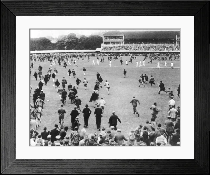 Framed Print : Englands test match victory: pitch invasion Framed Print : Englands test match victory: pitch invasion