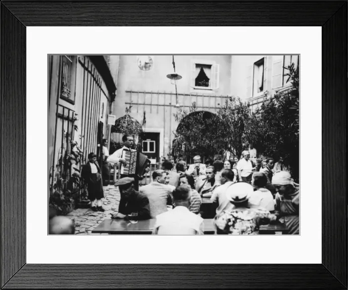 Framed Print : Vienna courtyard - Anschluss Framed Print : Vienna courtyard - Anschluss