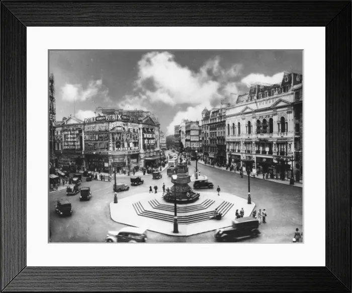 Framed Print : Piccadilly Circus Framed Print : Piccadilly Circus