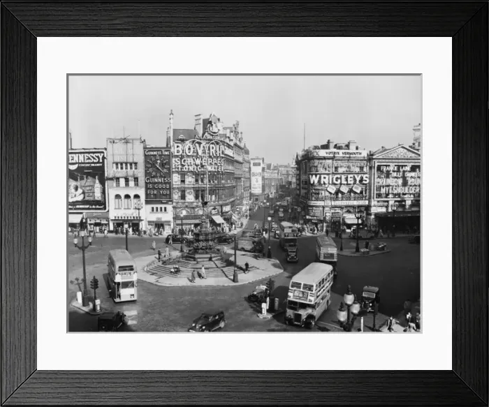 Framed Print : Piccadilly Circus Framed Print : Piccadilly Circus