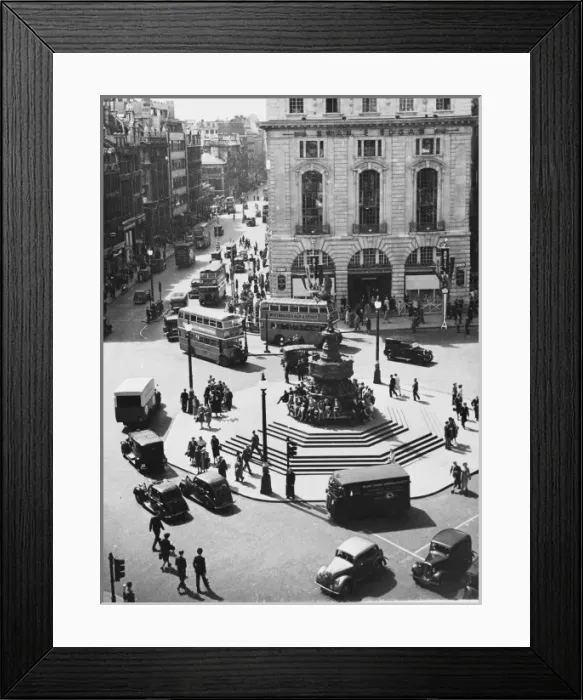 Framed Print : Piccadilly Circus Framed Print : Piccadilly Circus