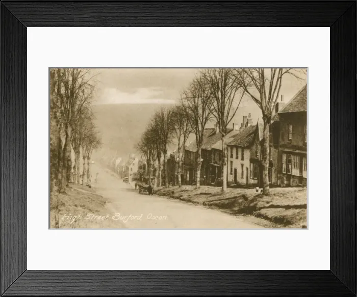 Framed Print : The High Street, Burford, Oxfordshire Framed Print : The High Street, Burford, Oxfordshire