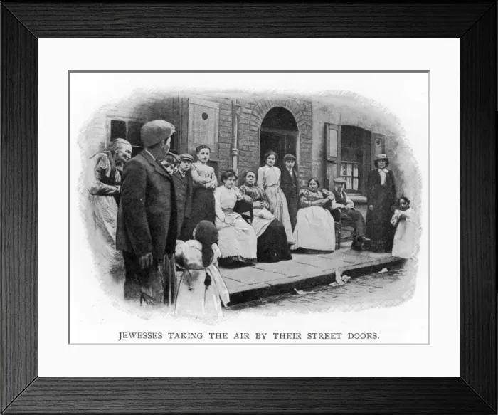 Framed Print : Jewish immigrants in Whitechapel