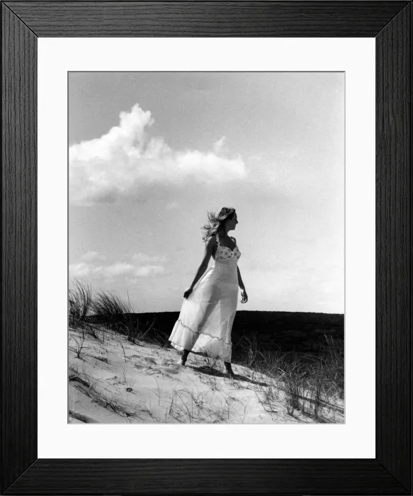Framed Print : Glamour girl on sand dunes in Cornwall Framed Print : Glamour girl on sand dunes in Cornwall
