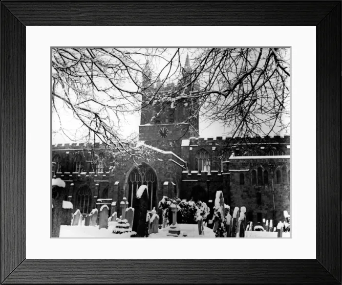 Framed Print : Crediton Church, Devon, in the snow Framed Print : Crediton Church, Devon, in the snow