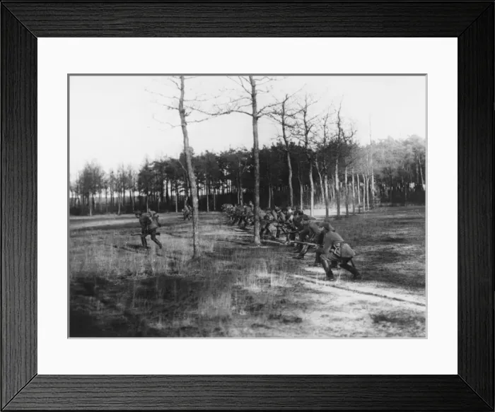 Framed Print : German soldiers attacking WWI Framed Print : German soldiers attacking WWI
