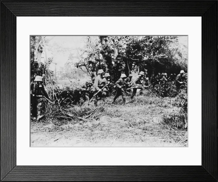 Framed Print : Advancing soldiers WWI Framed Print : Advancing soldiers WWI