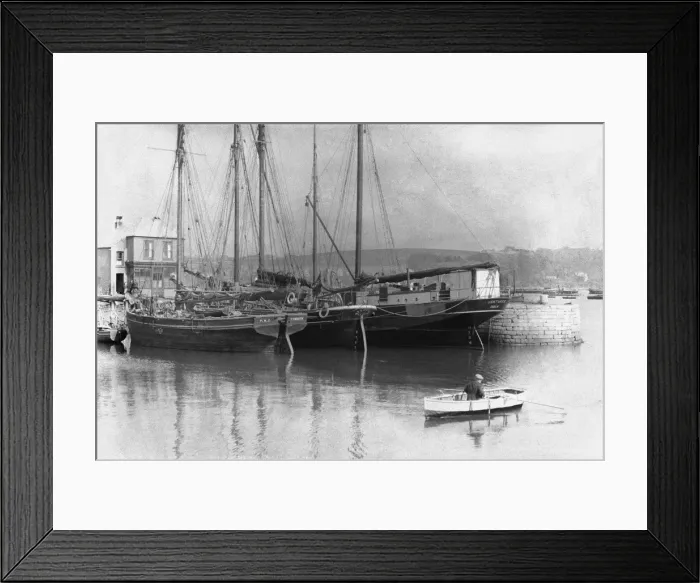 Framed Print : Boats in a Devon harbour Framed Print : Boats in a Devon harbour