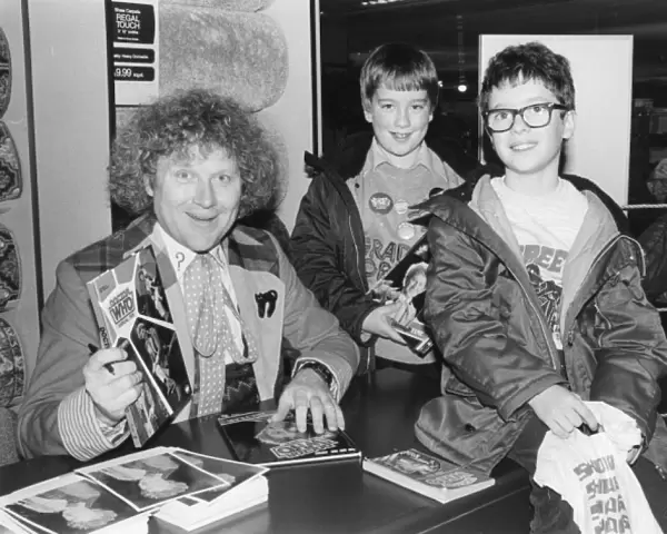 Colin Baker as Dr Who, with two young fans