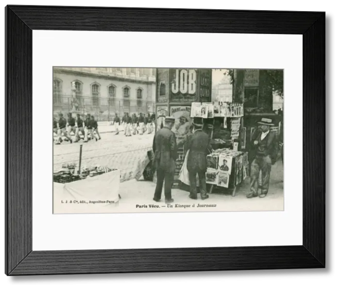 Framed Print : Newspaper kiosk in Paris Framed Print : Newspaper kiosk in Paris