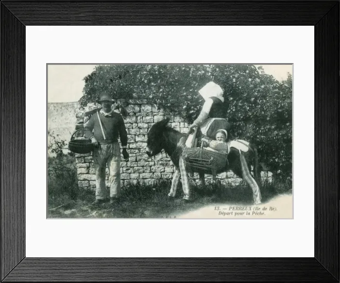 Framed Print : France - Perreux (Ile de Re) - family off fishing Framed Print : France - Perreux (Ile de Re) - family off fishing