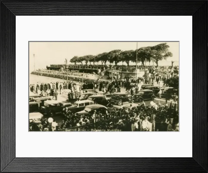 Framed Print : Argentina - Buenos Aires - Public outdoor lido Framed Print : Argentina - Buenos Aires - Public outdoor lido