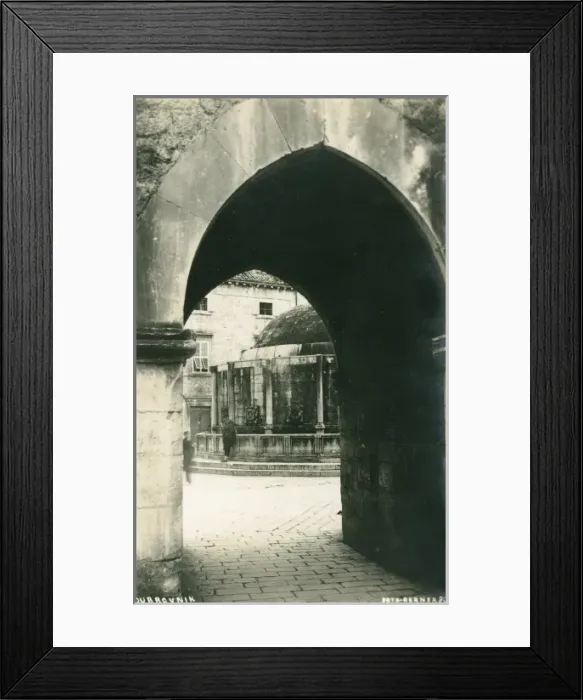 Framed Print : Dubrovnik, Croatia - View through an archway Framed Print : Dubrovnik, Croatia - View through an archway