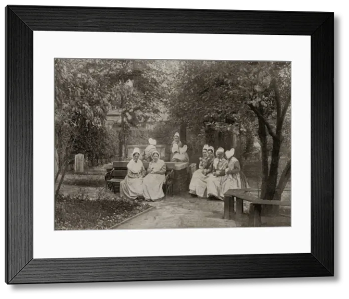 Framed Print : Elderly inmates, Islington Workhouse, London Framed Print : Elderly inmates, Islington Workhouse, London